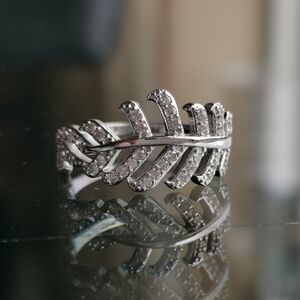 NWT Light as a Feather cz sterling silver ring